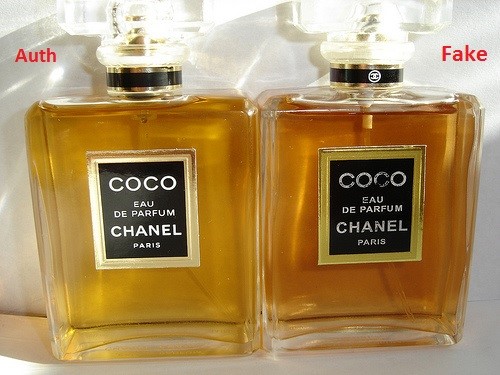 Nước hoa thật (b&ecirc;n tr&aacute;i) v&agrave; nước hoa nh&aacute;i của h&atilde;ng Coco Chanel