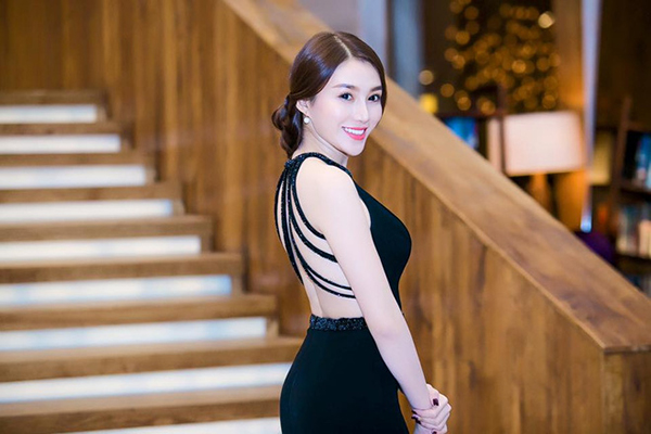 Một trong những hot girl trong danh sách người yêu cũ của Mạc Hồng Quân đó là Lê Hà -- gà cưng của Khắc Tiệp tại công ty người mẫu Venus, cô thuộc thế hệ đàn em của Ngọc Trinh.
