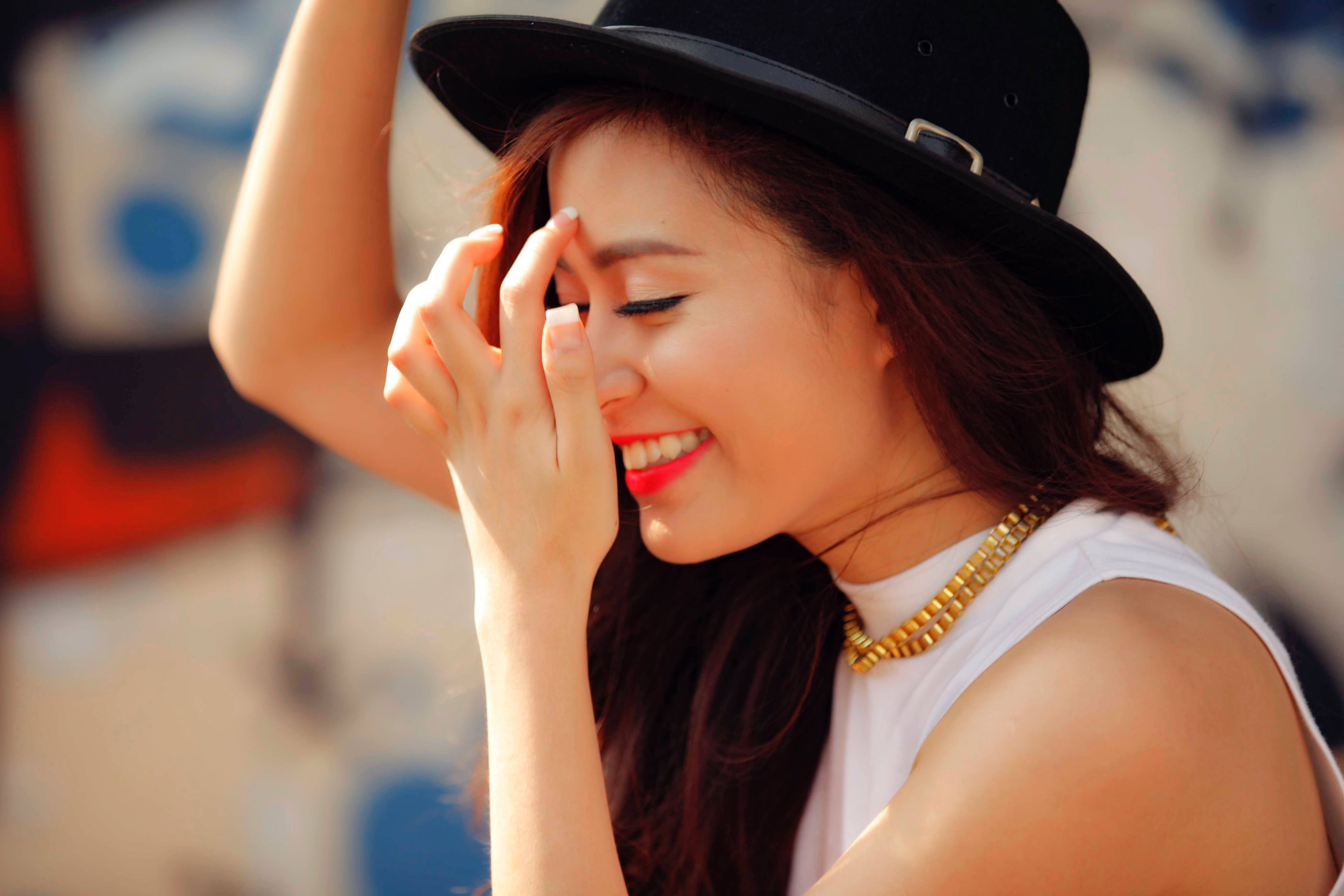 Càng ngày, người ta lại càng thấy một Hoàng Thùy Linh ngoan hiền hơn xưa trong cả lối ăn mặc lẫn cách cư xử của bản thân.