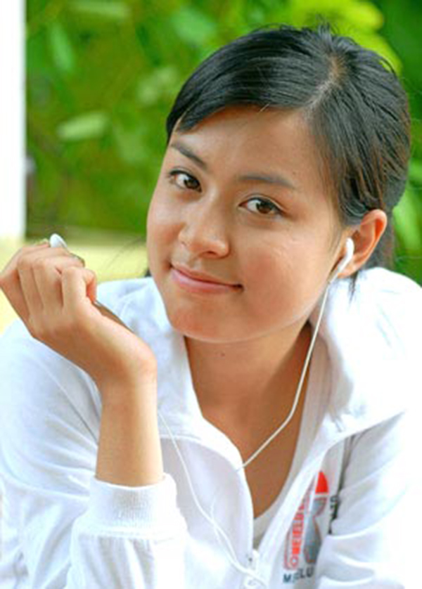 Cô từng là ca sĩ phụ trong nhóm hát Thiên Thần, người dẫn chương trình thiếu nhi Vui cùng Hugo của Đài Phát thanh - Truyền hình Hà Nội, tham gia một số bộ phim truyền hình dài tập, chương trình truyền hình tương tác, đóng phim quảng cáo.