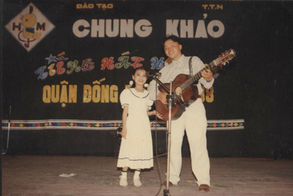Cô tham gia rất nhiệt tình vào các hoạt động văn hóa, âm nhạc của trường lớp. 