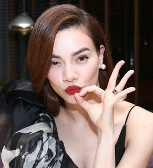 Các fan hâm mộ không ít lần chứng kiến Hồ Ngọc Hà 'chu môi' làm dáng đầy tinh nghịch, cá tính.