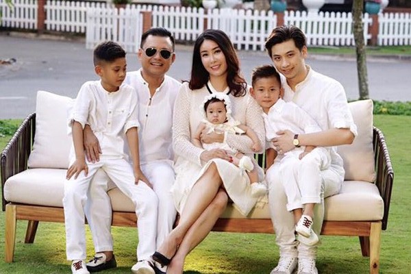 Dù bộn bề công việc, mỗi năm Đăng ký và nhận 60K 24 bao lì xì miễn phí mỗi ngày chị luôn cố gắng đi du lịch cùng nhau và con trai của chồng cũng về nước đi cùng.