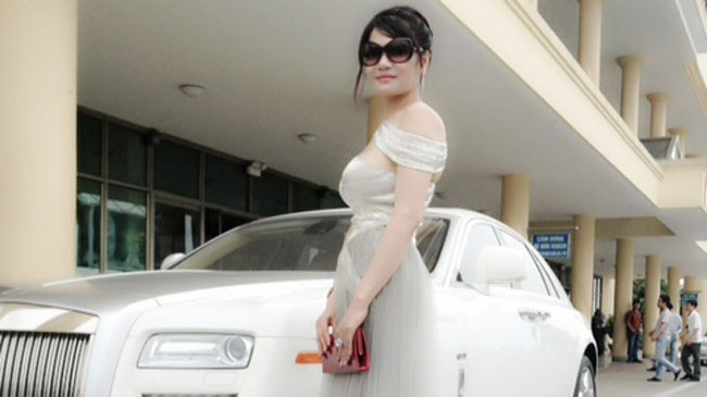 Bà Nguyễn Thị Liễu được coi là giới đại gia chơi ngông nhất của đại gia Hà Tĩnh- người ‘dám’ đập tan ngôi nhà 137 tỷ đồng để xây mới. 