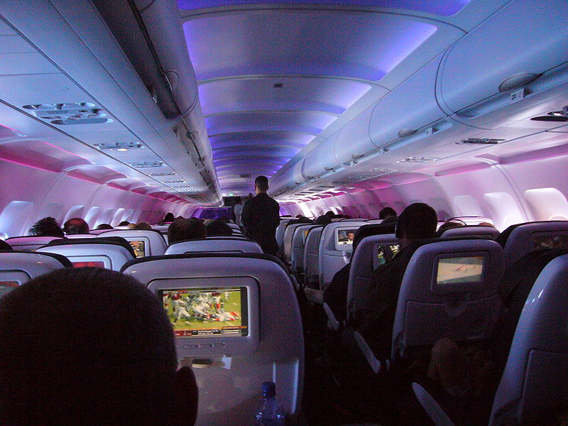 B&ecirc;n trong chiếc m&aacute;y bay Airbus A320
