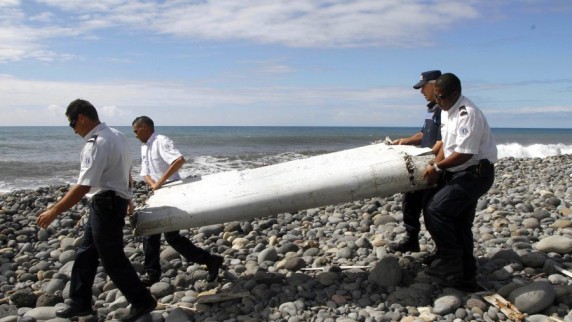 Mảnh vỡ của m&aacute;y bay MH370 mất t&iacute;ch được t&igrave;m thấy tr&ecirc;n đảo Reunion v&agrave;o th&aacute;ng 7/2015