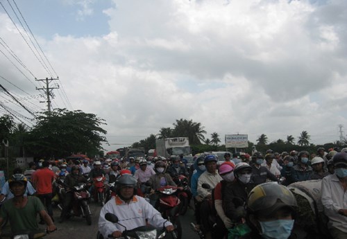 Vụ ch&aacute;y mới nhất ở Tiền Giang g&acirc;y &aacute;ch tắc giao th&ocirc;ng gần 1 giờ đồng hồ.