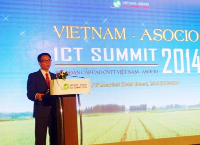 Ph&oacute; Thủ tướng Vũ Đức Đam ph&aacute;t biểu trong Diễn đ&agrave;n Cấp cao c&ocirc;ng nghệ th&ocirc;ng tin Việt Nam 2014