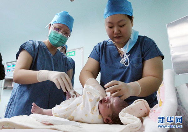 Em b&eacute; sinh ra từ ph&ocirc;i thai đ&ocirc;ng lạnh l&acirc;u năm l&agrave; tin khoa học nhiều người quan t&acirc;m