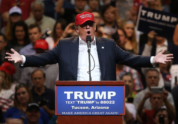 Xung đột nổ ra giữa người ủng hộ v&agrave; phản đối tỷ ph&uacute; Donald Trump l&agrave; một trong những tin tức thời sự nổi bật 24h qua