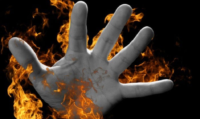 Trong những tin ph&aacute;p luật an ninh 24h qua c&oacute; vụ &lsquo;nghịch tử&rsquo; đổ xăng thi&ecirc;u sống bố ruột ở H&agrave; Tĩnh