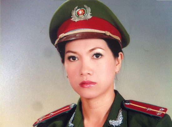 Những tin ph&aacute;p luật an ninh 24h qua đề cập đến vụ nữ c&ocirc;ng an bị chồng tạt axit 10 năm trước