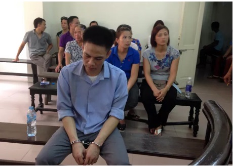 Trong những tin ph&aacute;p luật an ninh 24h qua c&oacute; vụ &lsquo;phi c&ocirc;ng trẻ&rsquo; v&aacute;c dao truy s&aacute;t người t&igrave;nh c&ocirc;ng sở