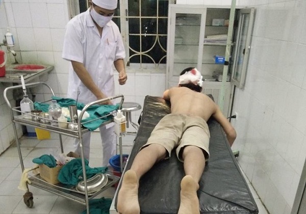 Nạn nh&acirc;n Đạt đang điều trị tại bệnh viện, theo những tin tức ph&aacute;p luật mới nhất h&ocirc;m nay