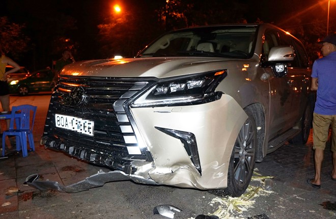Những tin tức ph&aacute;p luật mới nhất h&ocirc;m nay đề cập đến vụ xe Lexus g&acirc;y tai nạn bỏ trốn ở Thanh H&oacute;a