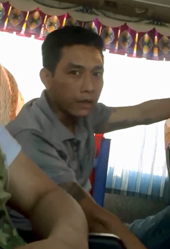 Sau khi &lsquo;xin đểu&rsquo; được 330.000 đồng của anh Đ., kẻ tự nhận bị nhiễm HIV c&ograve;n n&aacute;n lại &lsquo;t&acirc;m sự&rsquo; c&ugrave;ng c&aacute;c nạn nh&acirc;n