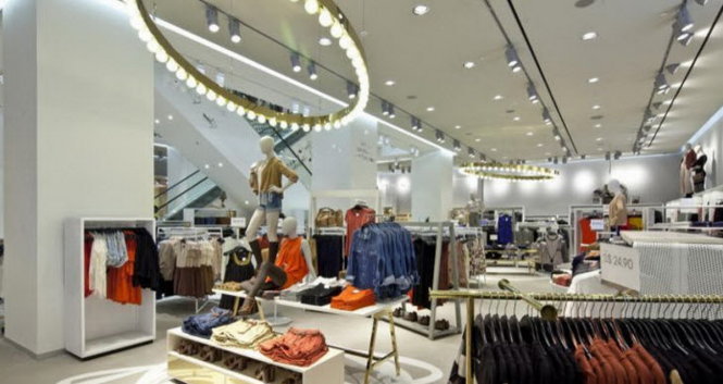 Trong những tin tức ph&aacute;p luật mới nhất h&ocirc;m nay c&oacute; vụ 5 du kh&aacute;ch Việt Nam bị phạt t&ugrave; v&igrave; ăn cắp ở Singapore