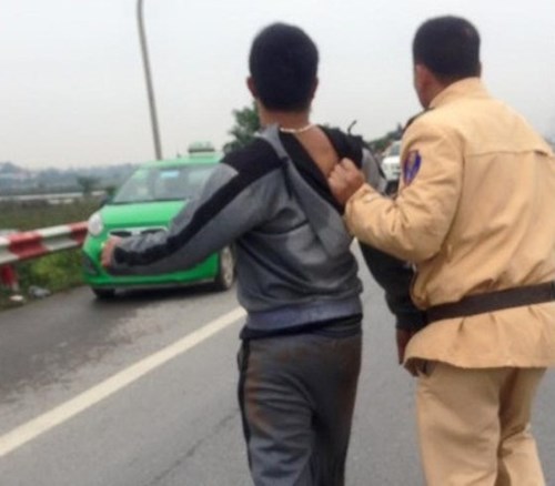 Nhiều đối tượng cướp xe taxi đ&atilde; bị CSGT ph&aacute;t hiện, bắt giữ  l&agrave; một trong những tin tức ph&aacute;p luật mới nhất h&ocirc;m nay