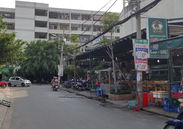 Hiện trường qu&aacute;n nhậu nơi anh Lĩnh bị đ&acirc;m chết. Ảnh: Zing News