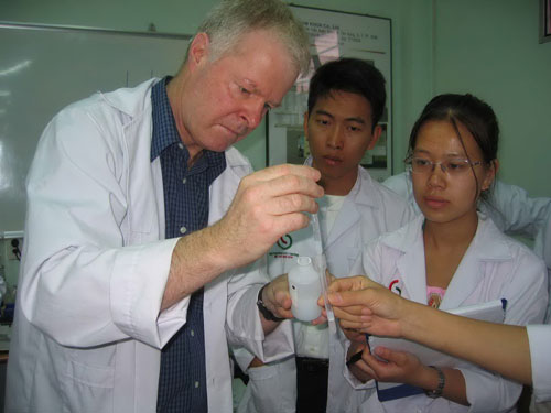 Tin tức khoa học c&ocirc;ng nghệ mới nhất: H&uacute;t nh&acirc;n t&agrave;i khoa học c&ocirc;ng nghệ bằng lương cao