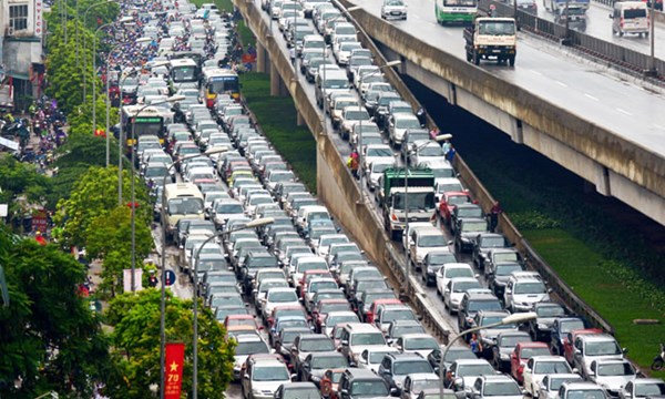 &Ugrave;n tắc giao th&ocirc;ng tại H&agrave; Nội đang trở th&agrave;nh vấn nạn nhức nhối