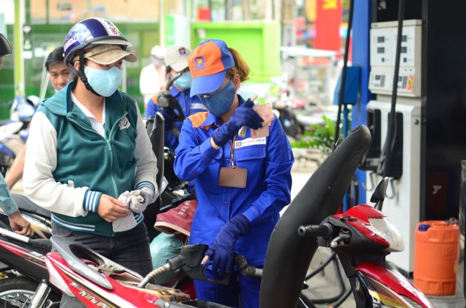 Gi&aacute; xăng giảm 258 đồng/l&iacute;t
