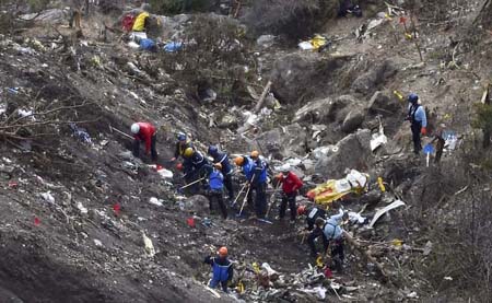 Hiện trường vụ rơi m&aacute;y bay của h&atilde;ng Germanwings