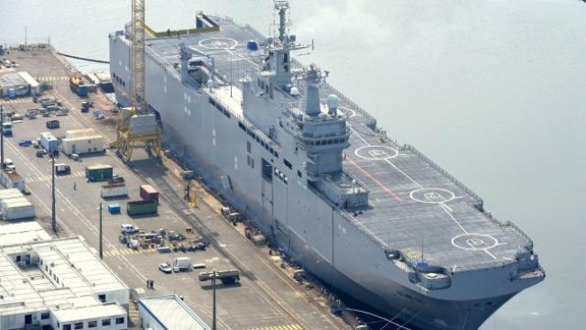 T&agrave;u s&acirc;n bay Mistral của Ph&aacute;p