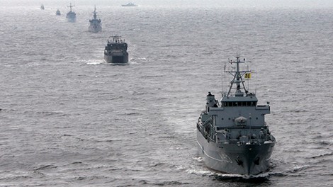 T&agrave;u của NATO rời khỏi bờ biển Lithuanian