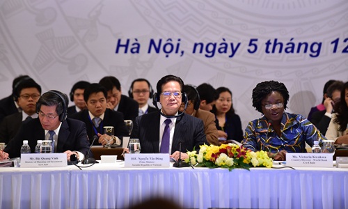 Việt Nam đặt mục ti&ecirc;u th&uacute;c đẩy cải c&aacute;ch thể chế để tăng trưởng cao hơn trong 5 năm tới