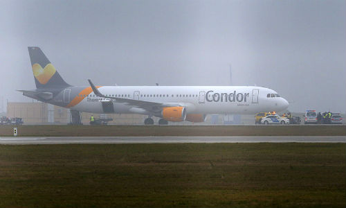 Chiếc phi cơ Airbus A321 hạ c&aacute;nh tại một s&acirc;n bay ở Budapest, Hungary ng&agrave;y 7/12