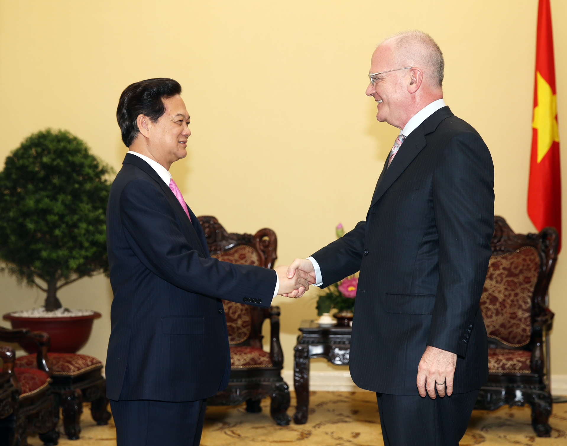 Thủ tướng Nguyễn Tấn Dũng tiếp &ocirc;ng Franz Jessen, Đại sứ, Trưởng ph&aacute;i đo&agrave;n EU tại Việt Nam