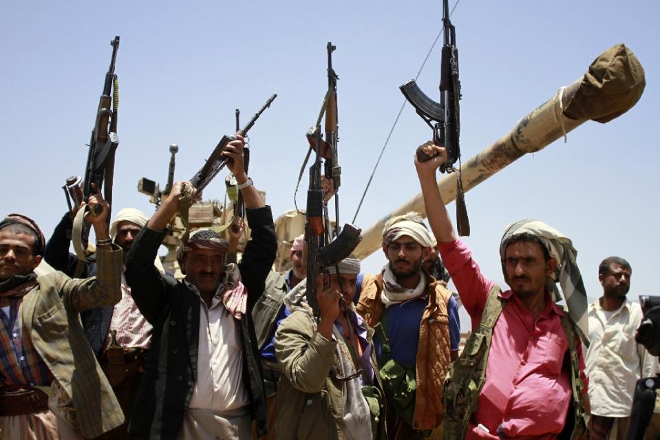 Phiến qu&acirc;n Houthi tấn c&ocirc;ng bi&ecirc;n giới Saudi ArabiaSaudi Arabia