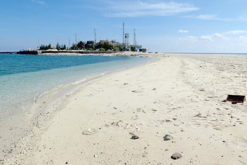 Đảo ở quần đảo Trường Sa c&oacute; biển v&agrave; b&atilde;i c&aacute;t thoai thoải d&agrave;i tuyệt đẹp 