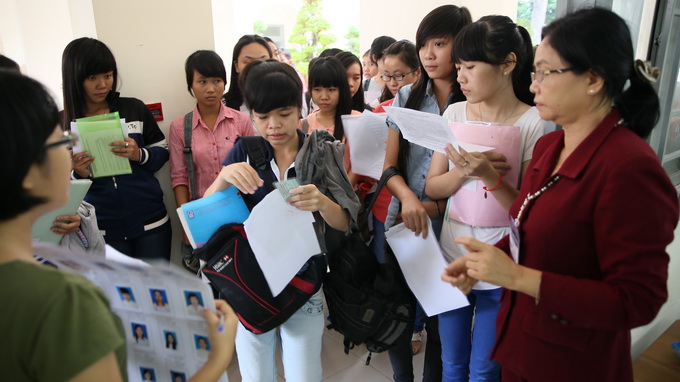 Tin tức mới cập nhật h&ocirc;m nay cho biết nhiều trường quy định thời gian r&uacute;t hồ sơ đăng k&yacute; x&eacute;t tuyển