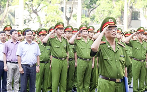 Tin tức mới cập nhật cho biết H&agrave; Nội y&ecirc;u cầu h&aacute;t quốc ca v&agrave;o s&aacute;ng thứ Hai h&agrave;ng tuần từ 1/8