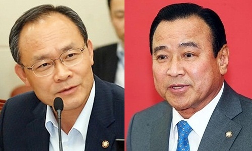 Cố chủ tịch tập đo&agrave;n Keangnam Sung Wan-jong ( tr&aacute;i) v&agrave; Thủ tướng H&agrave;n Quốc Lee Wan-koo