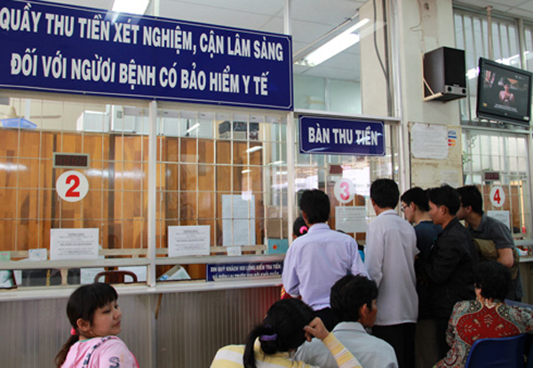 Số người tham gia BHYT t&iacute;nh đến hết th&aacute;ng 4/2015 đ&atilde; bị giảm 1,2 triệu người