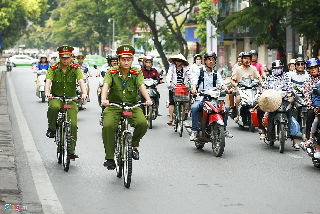 Tin tức mới cập nhật h&ocirc;m nay cho biết H&agrave; Nội ch&iacute;nh thức th&iacute; điểm m&ocirc; h&igrave;nh Cảnh s&aacute;t tuần tra bằng xe đạp