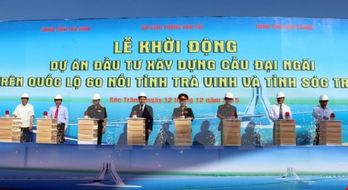C&aacute;c đại biểu thực hiện nghi lễ khởi động Dự &aacute;n