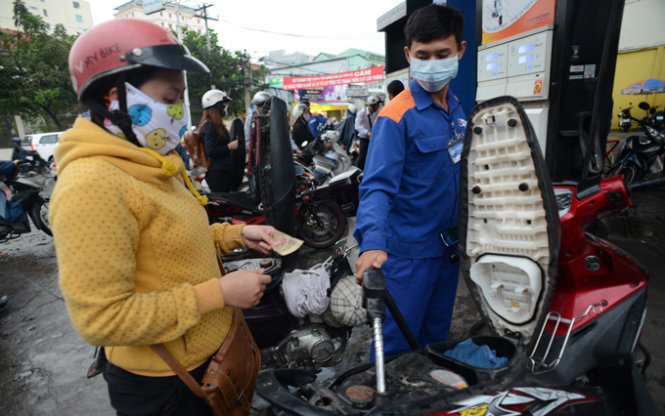 Tin tức mới cập nhật h&ocirc;m nay cho biết thuế nhập khẩu xăng dầu giảm mạnh