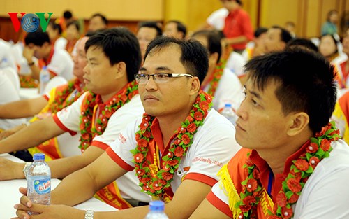 100 gương mặt hiến m&aacute;u t&igrave;nh nguyện tại lễ t&ocirc;n vinh