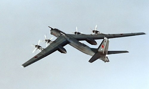 M&aacute;y bay n&eacute;m bom Tu-95 của Nga