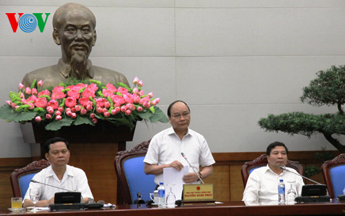 Ph&oacute; Thủ tướng Nguyễn Xu&acirc;n Ph&uacute;c ph&aacute;t biểu tại cuộc họp 