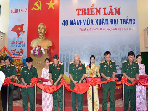 Khai mạc triển l&atilde;m '40 năm- m&ugrave;a xu&acirc;n đại thắng' tại TP.HCM