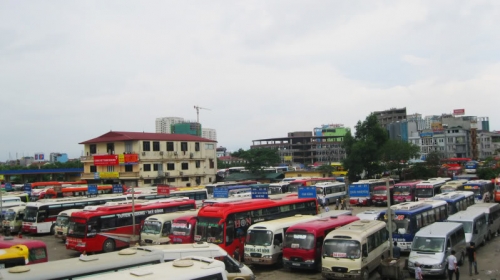 Bên trong bến xe Mỹ Đình Bên trong bến xe Mỹ Đình
