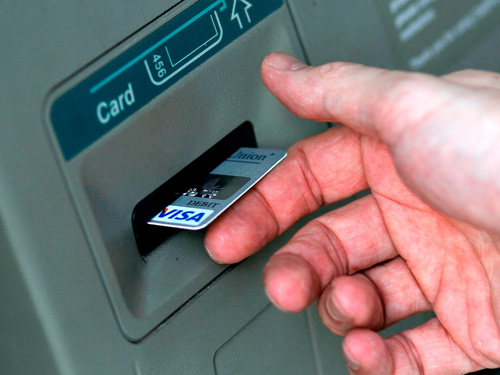 Ng&acirc;n h&agrave;ng Nh&agrave; nước y&ecirc;u cầu c&aacute;c tổ chức ph&aacute;t h&agrave;nh thẻ c&oacute; kế hoạch chăm s&oacute;c ATM