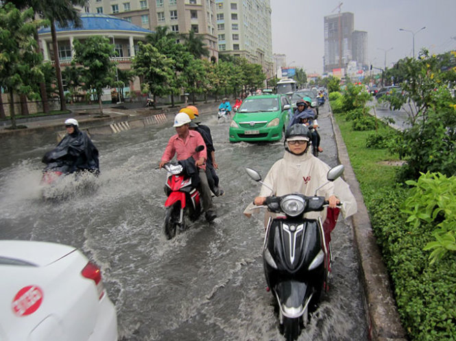 Tin tức mới cập nhật h&ocirc;m nay cho biết S&agrave;i G&ograve;n mưa đầu m&ugrave;a như tr&uacute;t