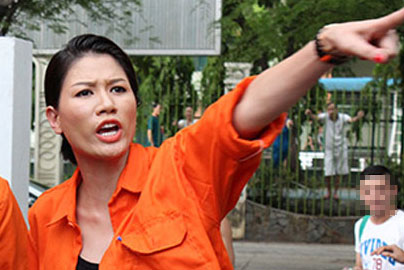 Người mẫu Trang Trần d&iacute;nh scandal chửi tục