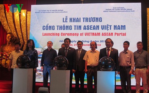 Lãnh đạo Bộ TT&TT nhấn nút chính thức khai trương Cổng thông tin ASEAN Việt Nam Lãnh đạo Bộ TT&TT nhấn nút chính thức khai trương Cổng thông tin ASEAN Việt Nam